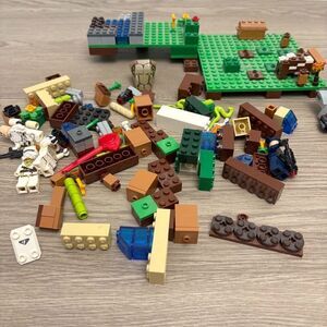 LEGO Minecraft The Farm Set Lot Almost Complete with Extra Minifigures Pieces